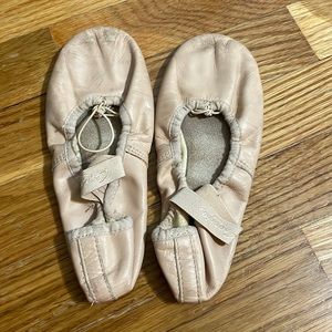 USED Capezio full sole leather ballet shoe size 4